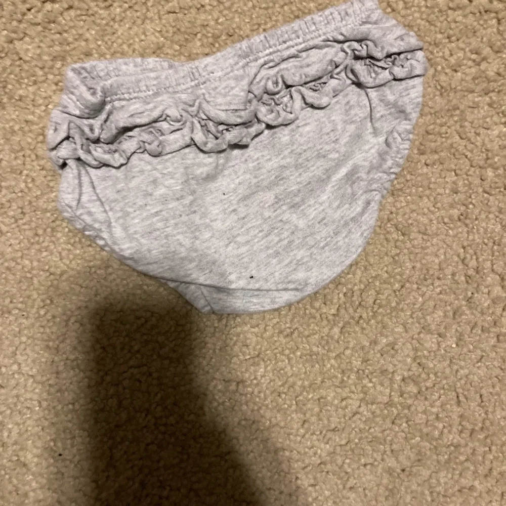 EUC Carter’s baby girl diaper covers size 6mos